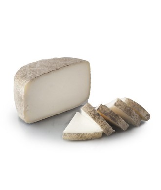 Organic and artisan garrotxa cheese Mas el Garet with goat milk - WHOLE