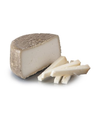 Aged goat cheese Mas el Garet with goat milk - WHOLE