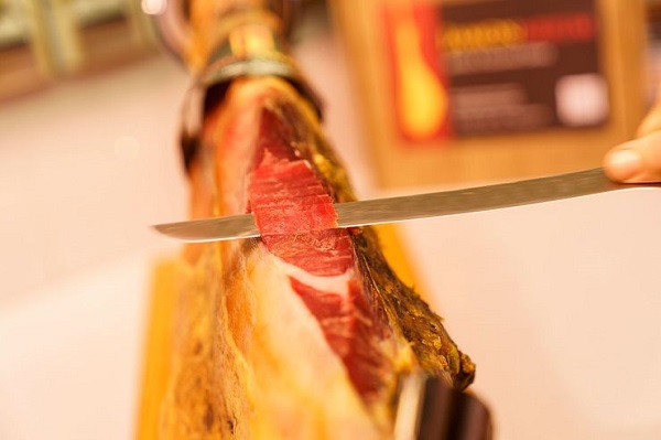 how slice pata negra ham correctly