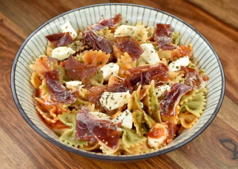 tricolor Iberian ham and mozzarella pasta