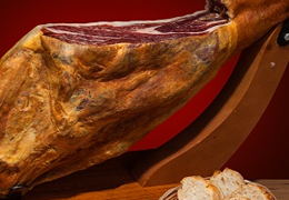 ¿Por qué se le pone manteca de cerdo untada a los jamones?